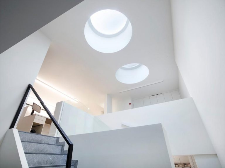 פיזור האור דרך הגג אל המרחבים הפנימיים