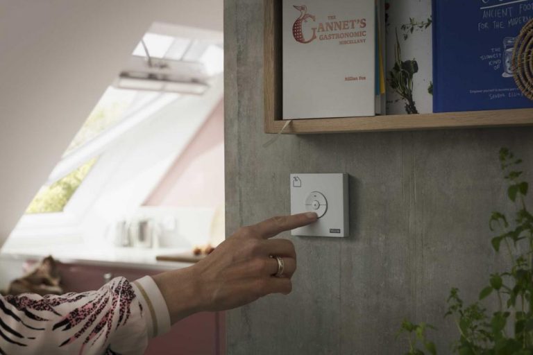 מגוון אביזרים לחלונות גג וסקיילייט